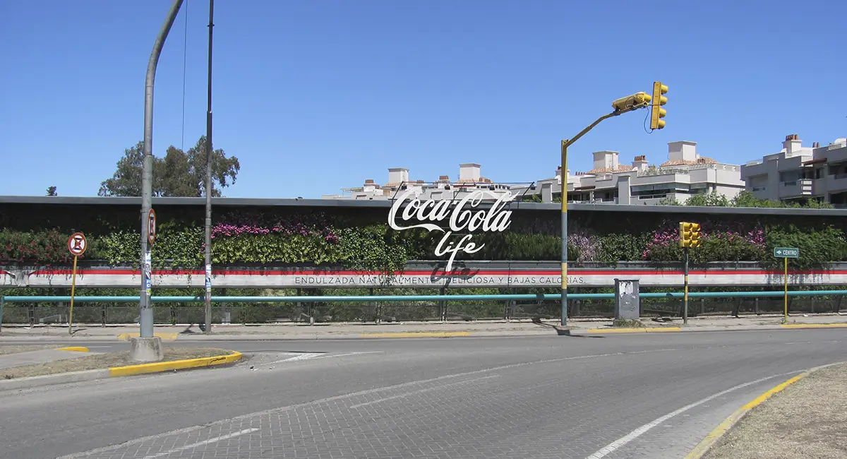 Obra Coca Cola Life Frente - Masdar Jardines